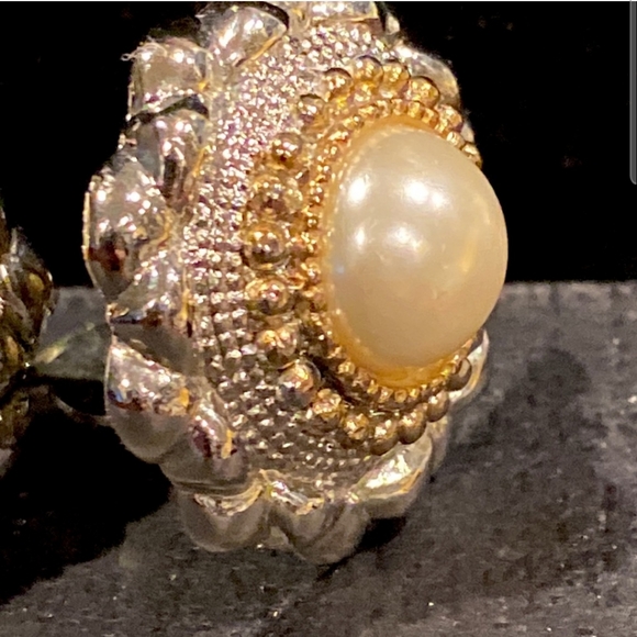 Vintage Clip Pearl Earrings - Picture 2 of 5